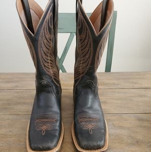 ARIAT black boots